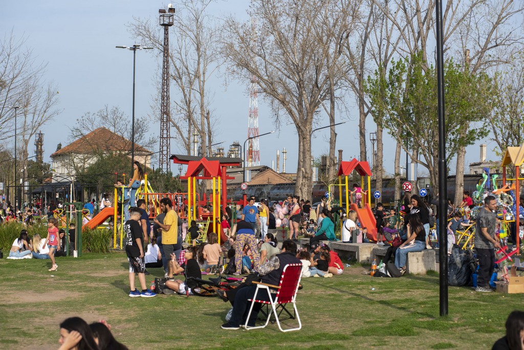 Cientos de familias celebraron la llegada de la primavera en la Costanera