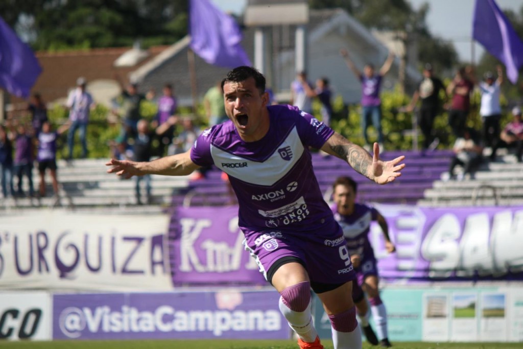 Villa Dálmine sorprendió con un gol desde el vestuario en el día del arquero