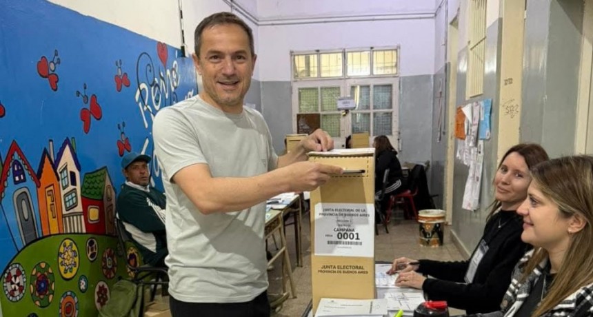 El Intendente votó en la Escuela Media 1