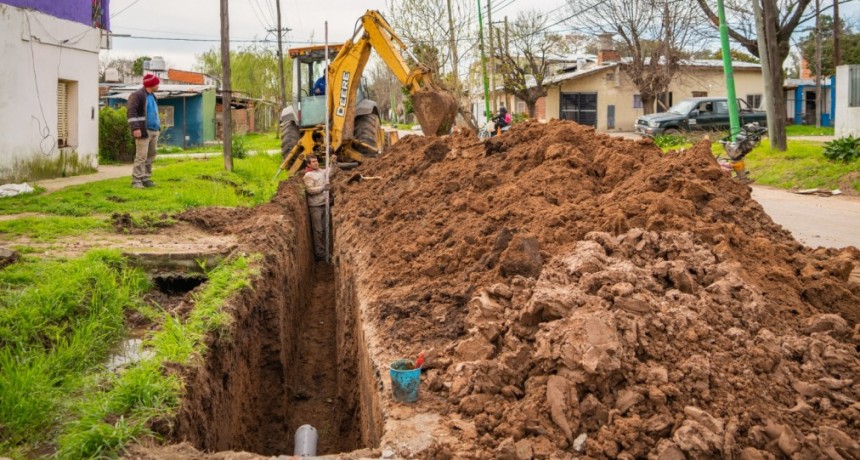 Abella supervisó el avance de la histórica obra de cloacas en Las Campanas