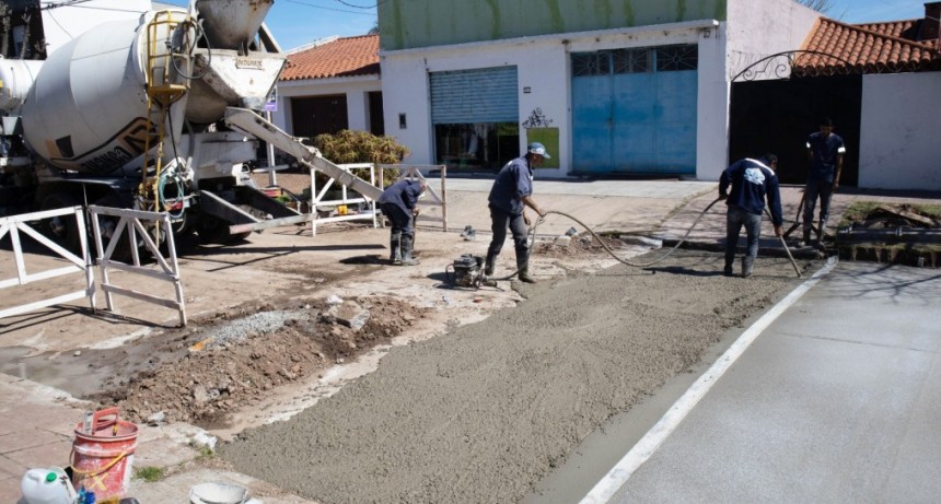 El Intendente supervisó nuevas obras de bacheo de hormigón en el casco urbano