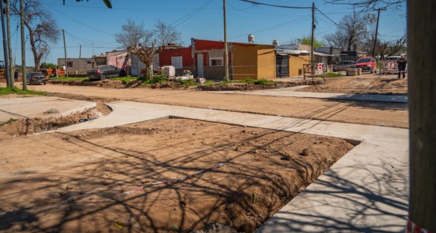 Abella visitó barrio Romano, donde el Municipio realiza obras para mejorar su accesibilidad