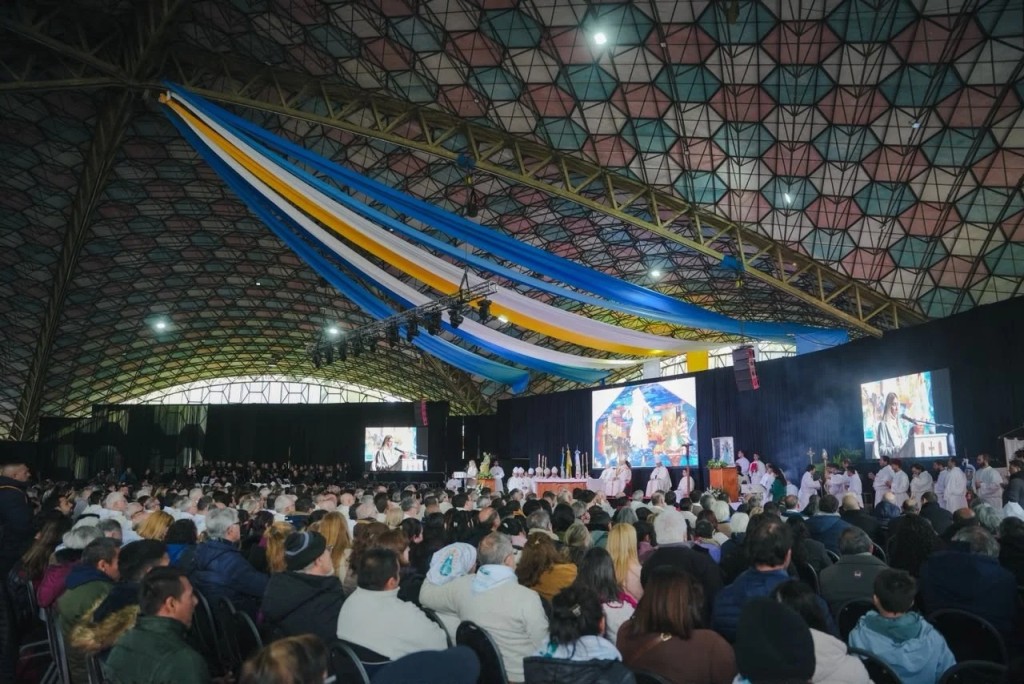 Elisa Abella acompa&ntilde;&oacute; la celebraci&oacute;n por los 50 a&ntilde;os de la Di&oacute;cesis Z&aacute;rate-Campana