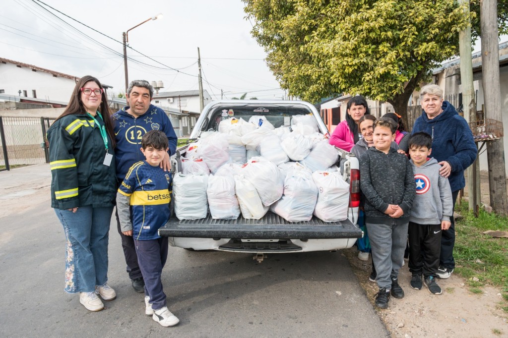 Se entregaron los 10 mil kilos de alimentos no perecederos donados por los atletas de la 10K Tenaris