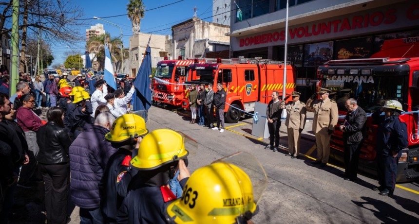 Abella acompa&ntilde;&oacute; el 77&ordm; aniversario de Bomberos Voluntarios de Campana
