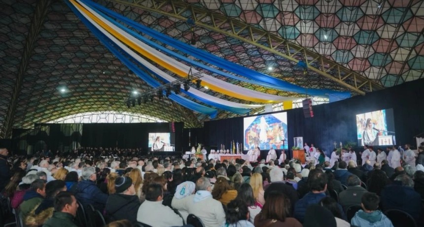 Elisa Abella acompa&ntilde;&oacute; la celebraci&oacute;n por los 50 a&ntilde;os de la Di&oacute;cesis Z&aacute;rate-Campana