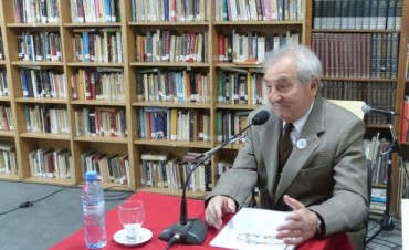 &ldquo;Polaco&rdquo; Goyeneche recibi&oacute; su homenaje en la Biblioteca Municipal