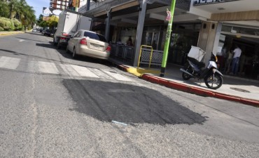 Se realizaron trabajos de bacheo en la Avenida Rocca