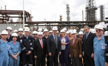El gobernador Daniel Scioli visit&oacute; las obras de ampliaci&oacute;n de la refiner&iacute;a de AXION energy en Campana