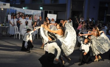 El Ballet Eluney realiza hoy el espect&aacute;culo &ldquo;Canto y Danza en el D&iacute;a de la Madre&rdquo;