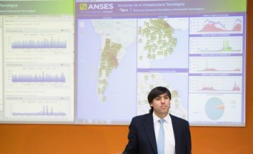 BOSSIO PRESENT&Oacute; LA NUEVA APLICACI&Oacute;N PARA CELULARES MI ANSES M&Oacute;VIL