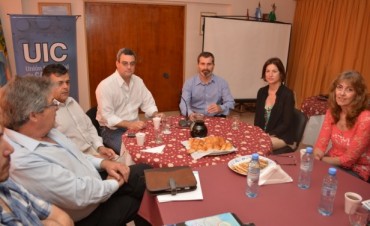 Programa conjunto entre el Municipio y la Uni&oacute;n Industrial Campana para desarrollo de PyMES