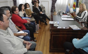 La Intendente Municipal Giroldi se reuni&oacute; con &ldquo;los Vecinos del Humedal&rdquo;