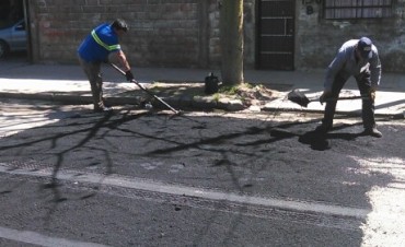 Avanzan las obras de bacheo por las calles del Barrio Lubo