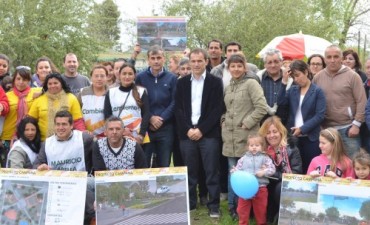&ldquo;Vamos a recuperar las plazas y hacer polideportivos en cada barrio&rdquo;, anunci&oacute; Abella