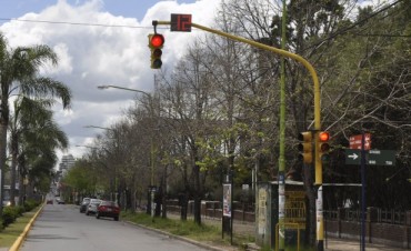 Colocan nuevos segunderos regresivos en los sem&aacute;foros 