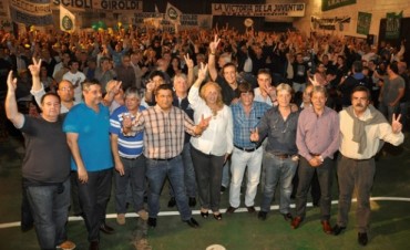 El movimiento obrero encabez&oacute;  un masivo acto en apoyo a Stella Giroldi