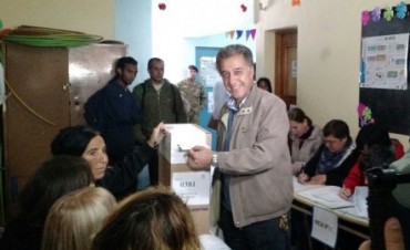 N&eacute;stor Pitrola, desde su escuela en Escobar : &ldquo;Podemos llegar al mill&oacute;n de votos y reforzar la presencia parlamentaria&rdquo;