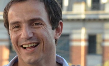 Sebasti&aacute;n Abella di&oacute; su discurso en el cierre de la jornada electoral