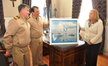 Prefectura Naval Argentina hizo entrega de un presente al Municipio de Campana