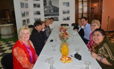 El Intendente comparti&oacute; un desayuno con miembros de la Liga de Madres de Familia