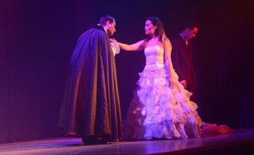 Exitosa presentaci&oacute;n del musical &ldquo;El amor nunca muere, Dr&aacute;cula&rdquo; a 21 a&ntilde;os de su estreno