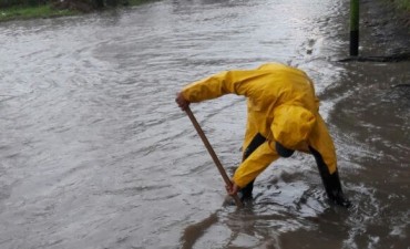 Por anegamientos, se limpiaron bocas de tormenta obstruidas 