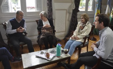 Abella se reuni&oacute; con miembros de la Cooperadora del Hospital