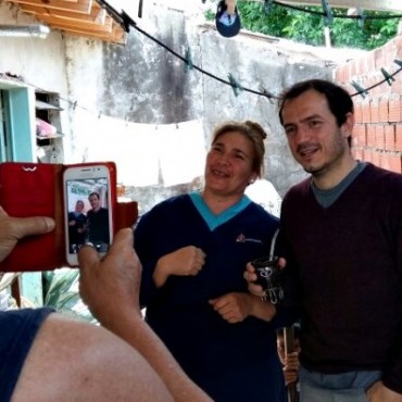 El intendente toco timbres en barrio 9 de Julio junto a su gabinete