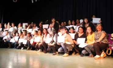 Sesenta mujeres del programa &ldquo;Ellas hacen&rdquo; tuvieron su acto de egresados
