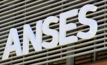 Firma de convenio: descuentos del 30% en viajes para jubilados