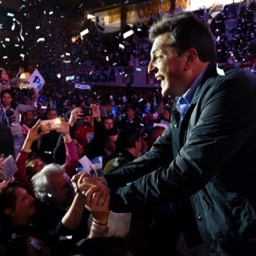 Juan Ghione, candidatos y militantes de 1 Pa&iacute;s participaron de un multitudinario acto en San Mart&iacute;n