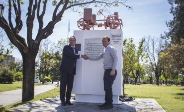 Con la presencia del alcalde de Vila de Cruces, se reinaugur&oacute; el monumento al Primer Autom&oacute;vil Argentino