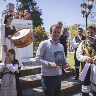Con la presencia del alcalde de Vila de Cruces, se reinaugur&oacute; el monumento al Primer Autom&oacute;vil Argentino