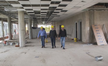 Biblioteca P&uacute;blica Municipal: Roses y el senador Costa constataron los avances de la obra
