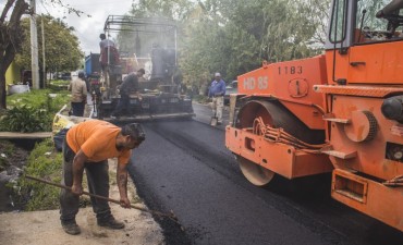 Comenz&oacute; la segunda etapa del plan para asfaltar las calles por donde circula el transporte p&uacute;blico