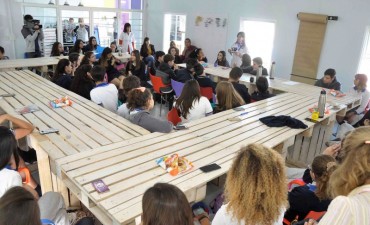 J&oacute;venes participan de talleres debate en el marco del concurso &ldquo;Adolescencia Activa&rdquo;