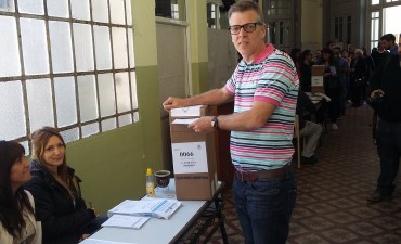 Axel Cantlon emiti&oacute; su voto en el Instituto N&ordm; 15