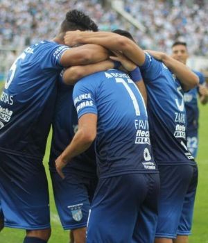 Atl�tico gole� a Racing Club en Tucum&aacute;n