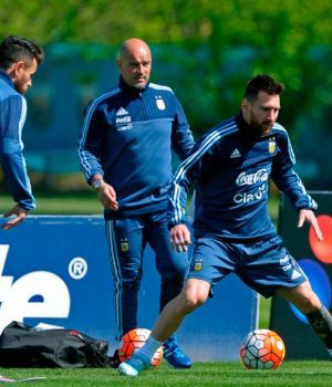 El �ltimo entrenamiento antes del viaje al partido definitorio