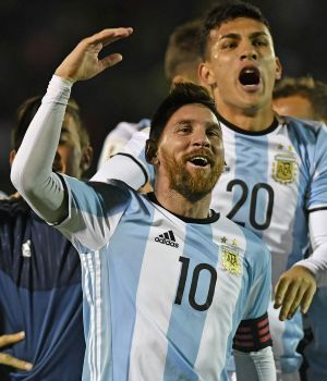 Messi en una actuaci�n inolvidable  para llevarnos a Rusia