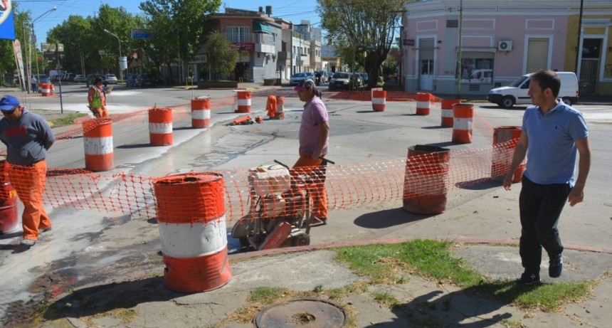 Siguen las obras de bacheo sobre el boulevard Sarmiento