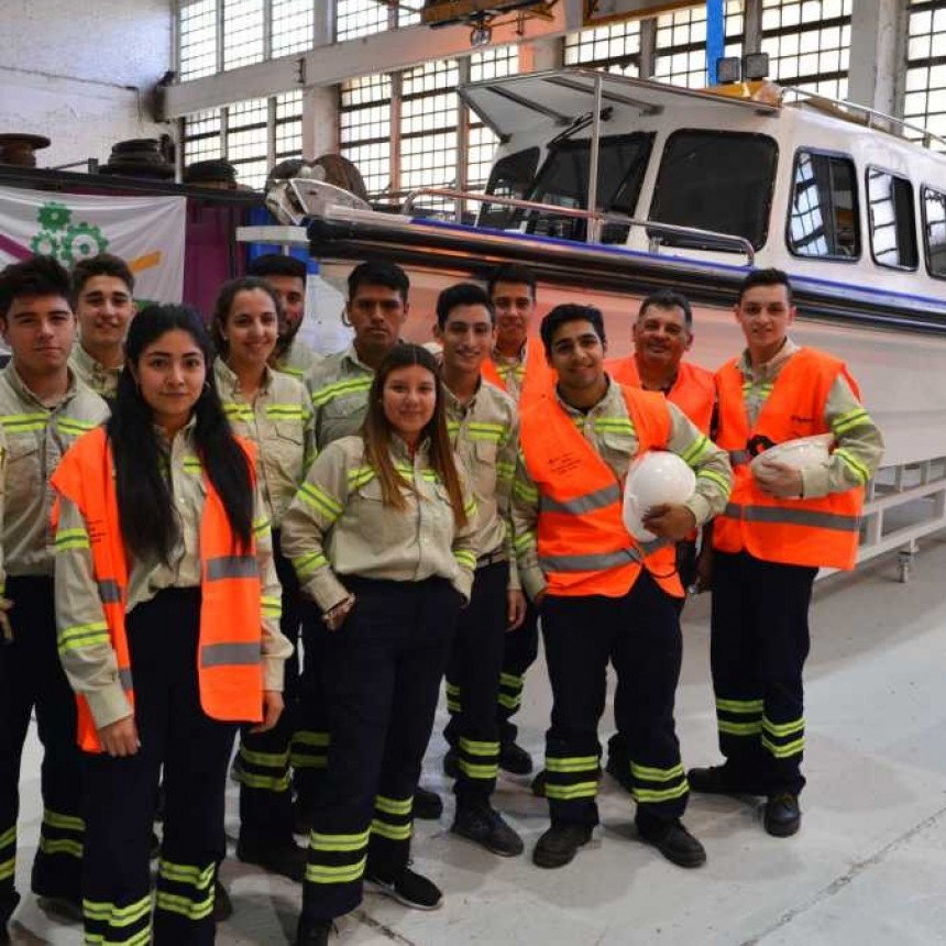 Avanza la construcci&oacute;n de la primera embarcaci&oacute;n solar que estar&aacute; disponible para los vecinos isle&ntilde;os de Campana