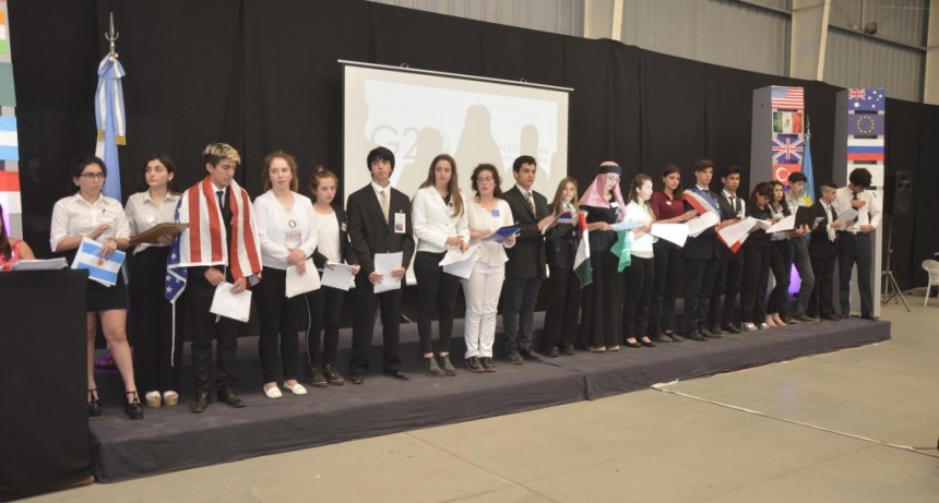 M&aacute;s de 400 estudiantes participaron de la cumbre del G20 &ldquo;Experiencia educativa de consenso&rdquo;