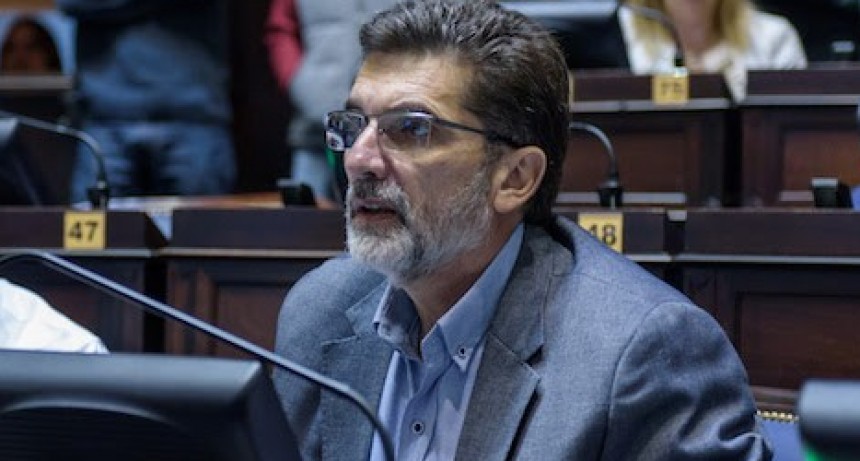 Jorge Silvestre: &ldquo;Vidal est&aacute; defendiendo el sueldo de los docentes&rdquo;