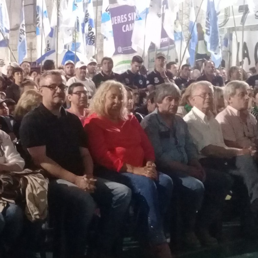 Acto de la Lealtad en el Club Alumni con todo el peronismo unido