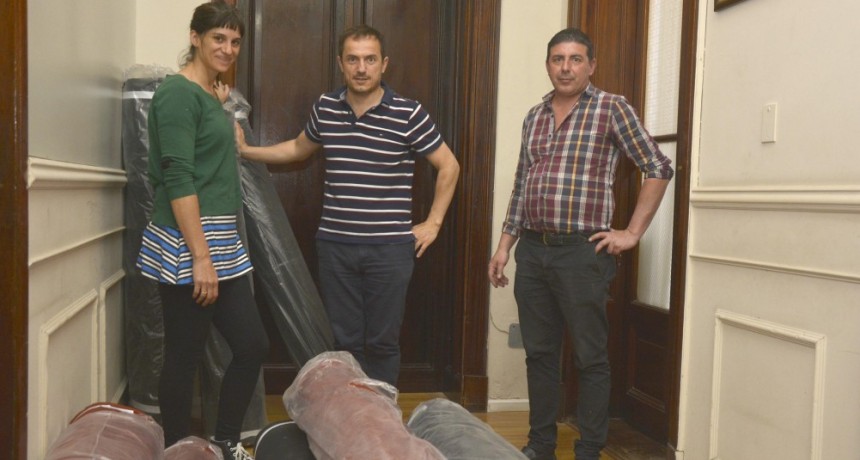 Contin&uacute;an entregando telas a los talleres municipales