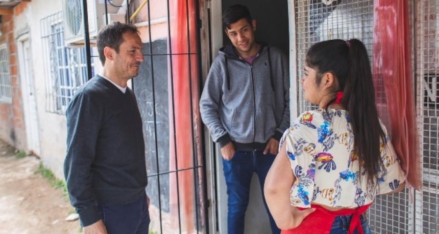 El Intendente y su equipo realizaron un timbreo en San Cayetano y Santa Luc&iacute;a