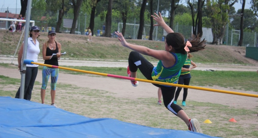 Más de 350 alumnos participaron de un nuevo Torneo Intercolegial de Atletismo