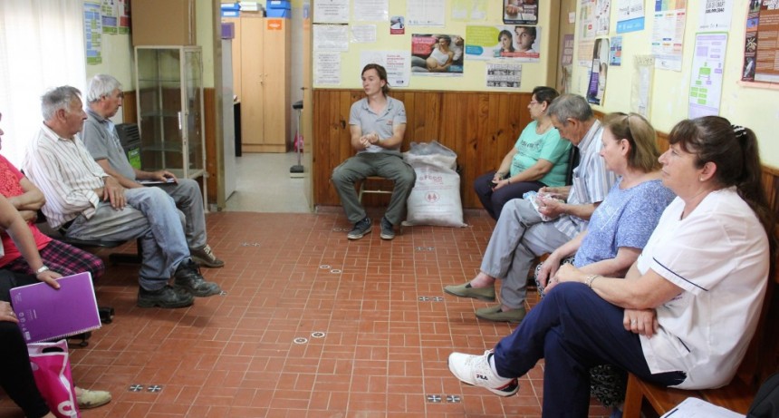 Vecinos participaron del taller introducci&oacute;n a la huerta org&aacute;nica y alimentaci&oacute;n saludable      
